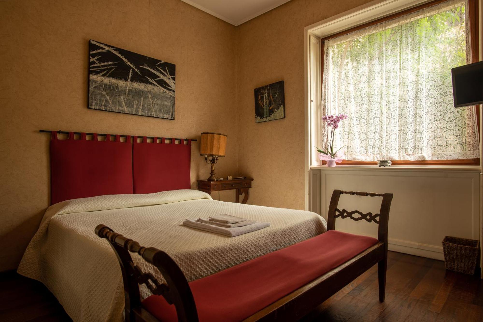 Bed & Breakfast Dei Buoni E Cattivi 2*
